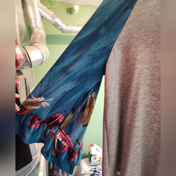 Blue & Gray 3/4 sleeve top 1XL - Picture 2 of 3